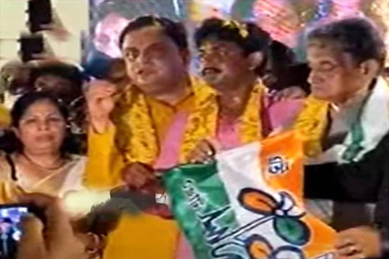 তৃণমূলে যোগ দিলেন ২ হাজার জন শিক্ষিকা