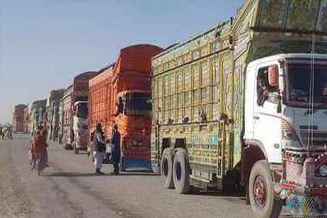 আফগানও পাকিস্তান সীমান্তে আটকা পড়েছে কয়েক হাজার ট্রাক