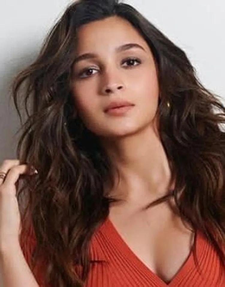 মাতৃত্বকালীন বেবি বাম্প নিয়ে ফটোশুট, এক ঝলক শেয়ার করলেন আলিয়া