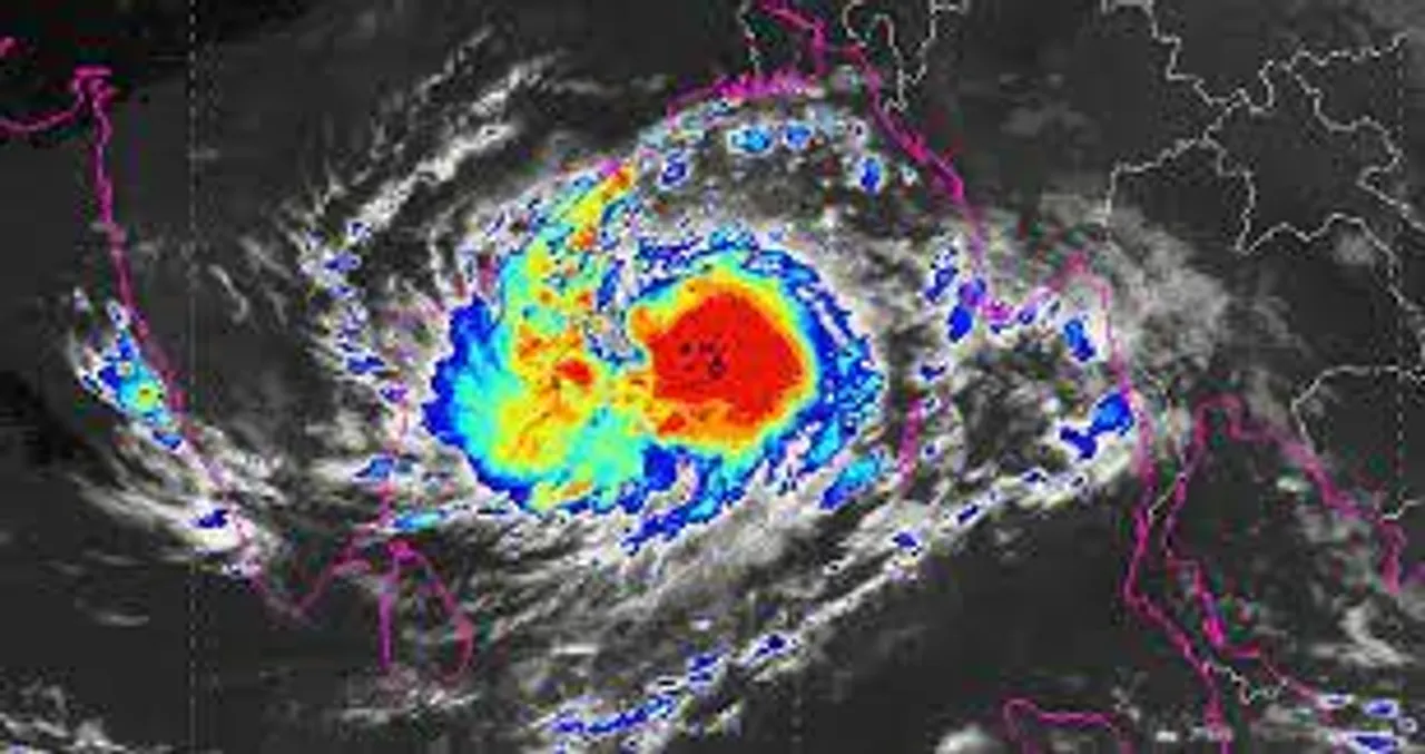 আগামী সপ্তাহেই রাজ্যের উপকূলে আঘাত হানতে পারে ঘূর্ণিঝড় ‘অশনি’