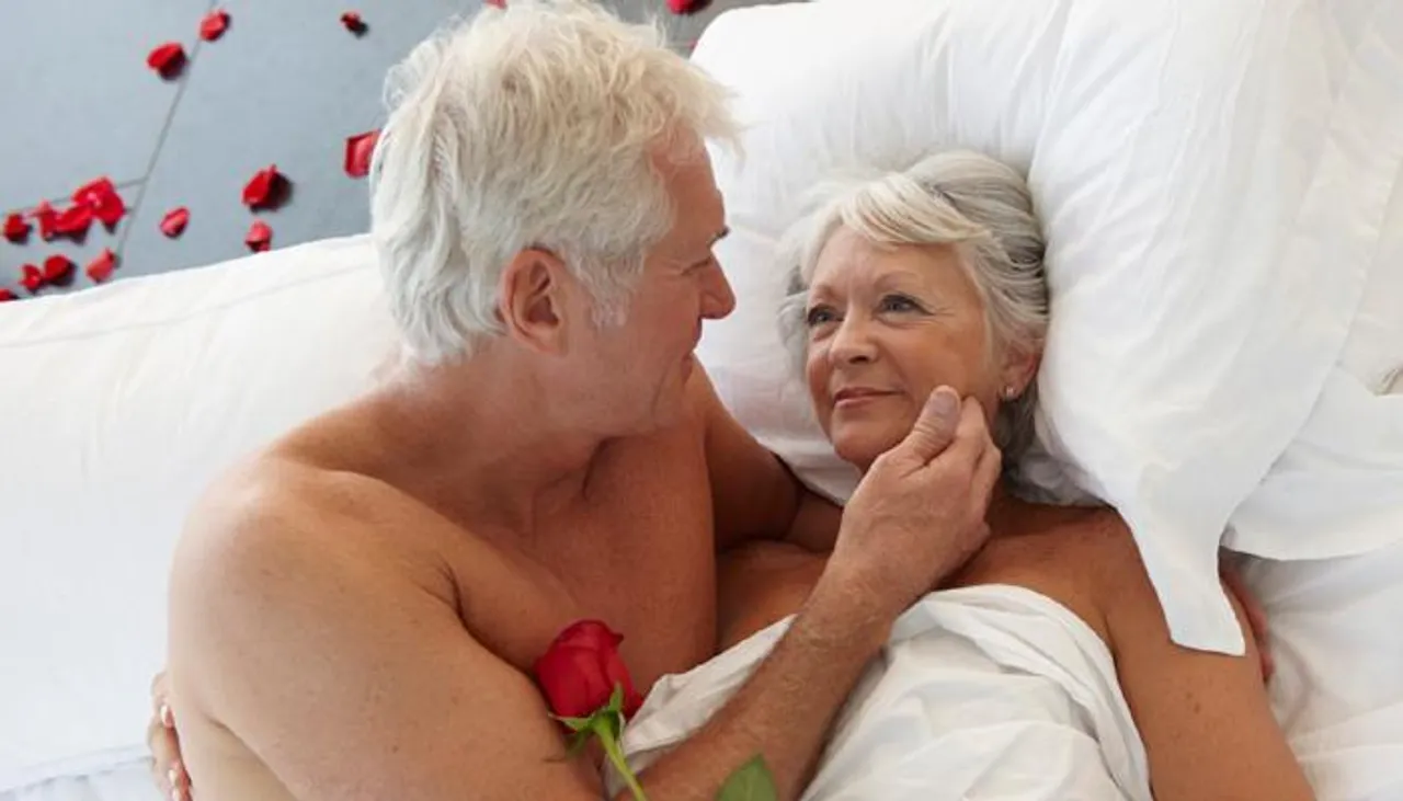বার্ধক্যেও যৌনতায় ভরপুর!