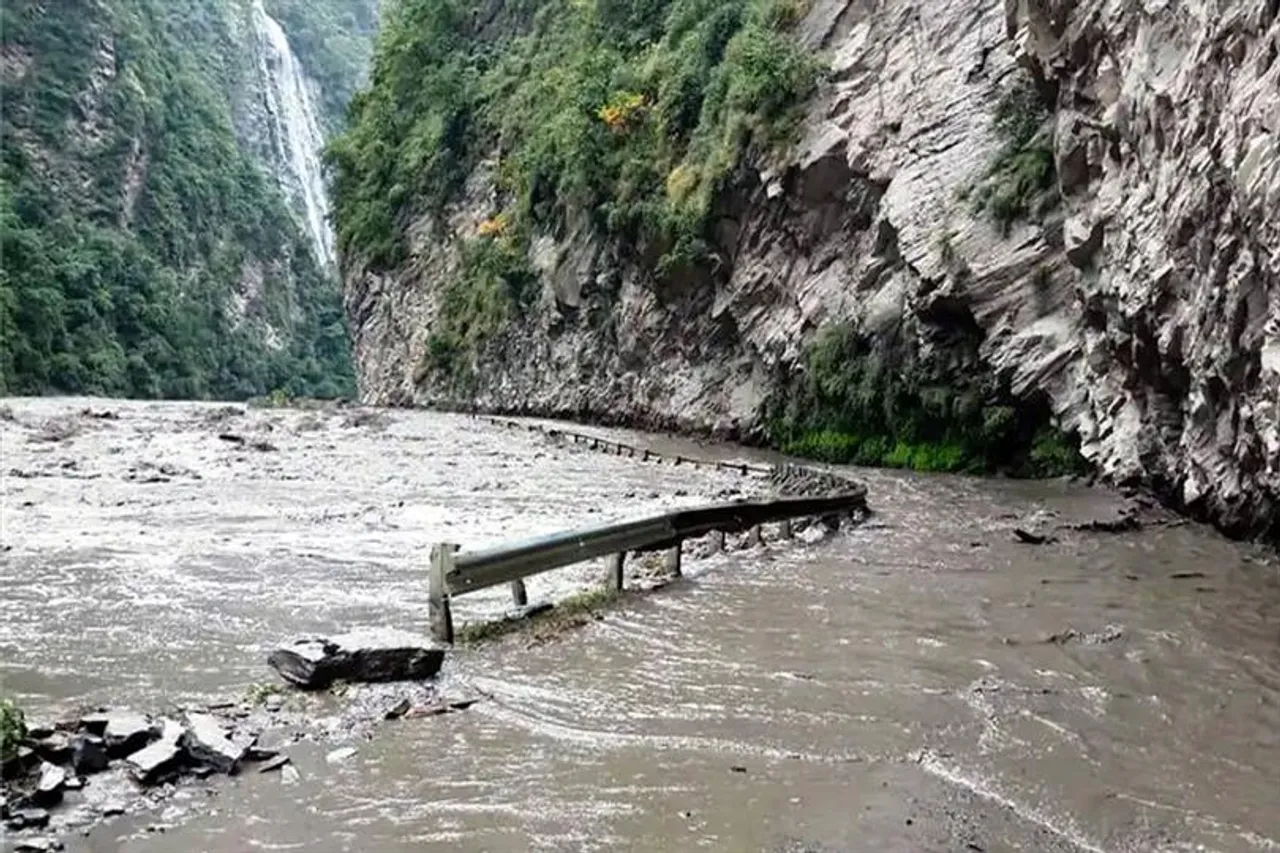 এবার বন্যার কবলে হিমাচল প্রদেশ, মৃত ৯, নিখোঁজ বহু