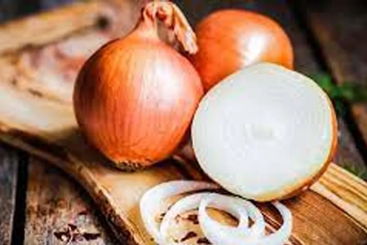 সুস্বাস্থ্যে কাঁচা পেঁয়াজ, জেনে নিন এর উপকারিতা