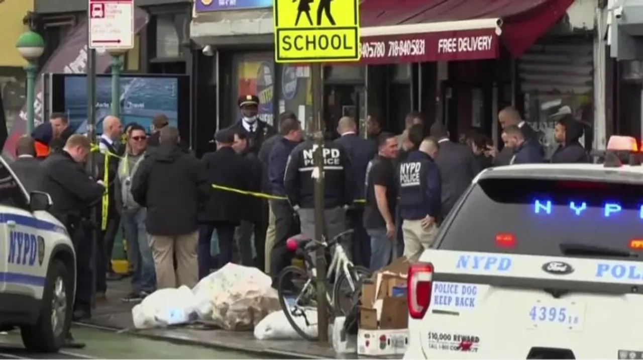 নিউ ইয়র্কের ব্রুকলিন মেট্রো স্টেশনে এলোপাথাড়ি গুলি, গুলিবিদ্ধ ১৩