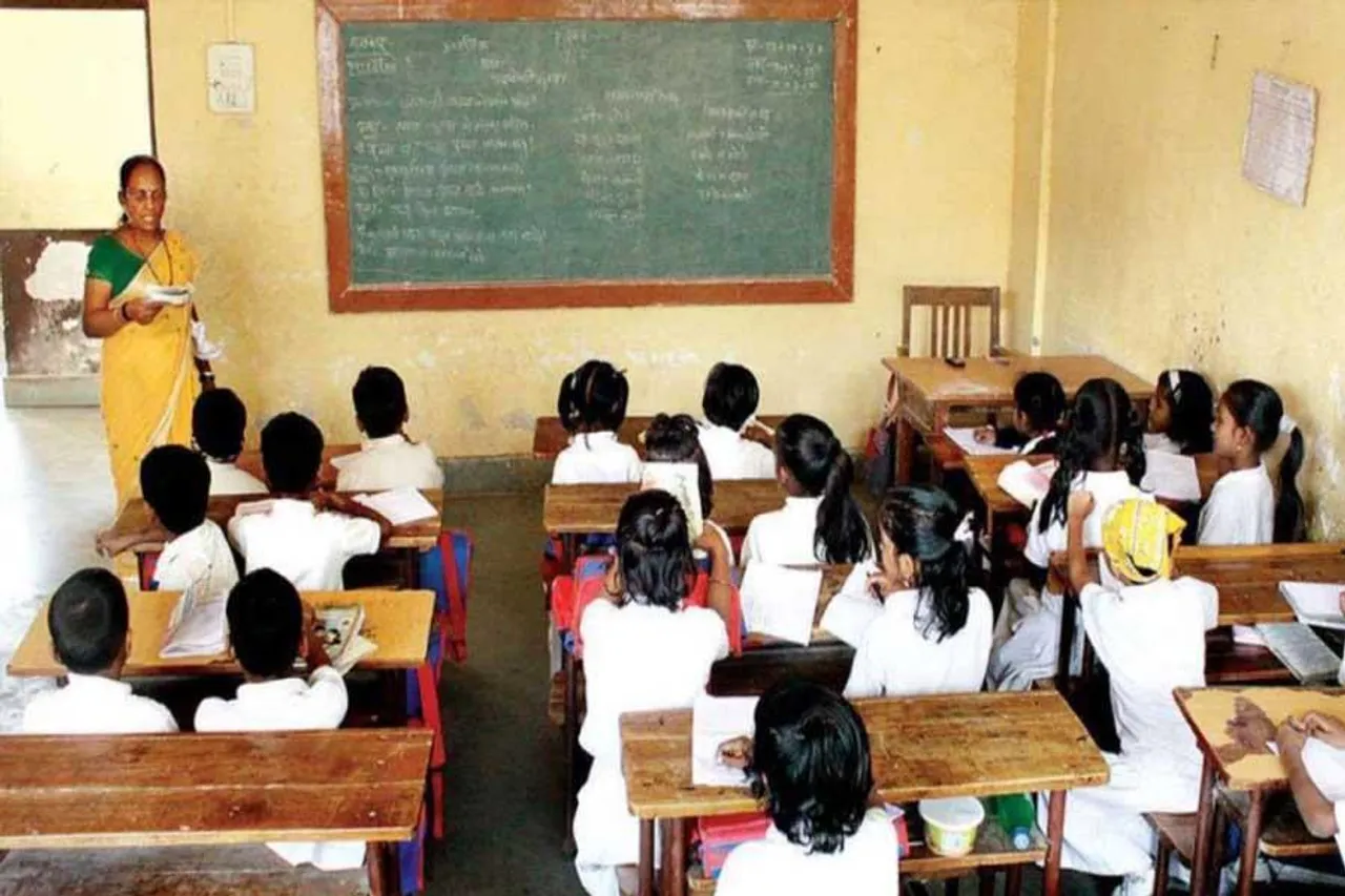 কমেছে শিক্ষকের সংখ্যা, বন্ধ হয়েছে ২০ হাজারেরও বেশি স্কুল : শিক্ষা মন্ত্রক