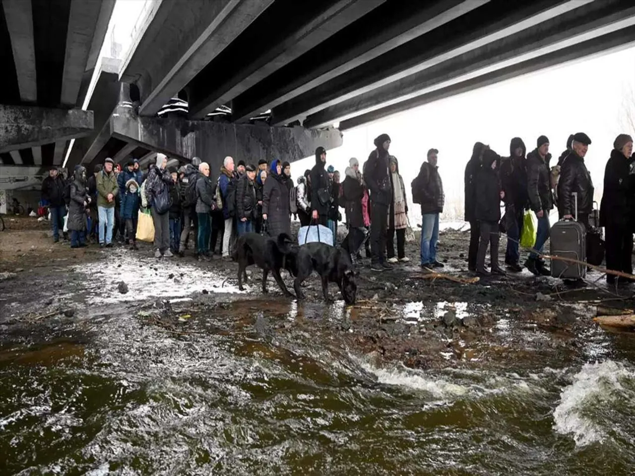 ইউক্রেনে ইভাকুয়েশন করিডোরের মাধ্যমে চলাচল সীমিত হয়েছে
