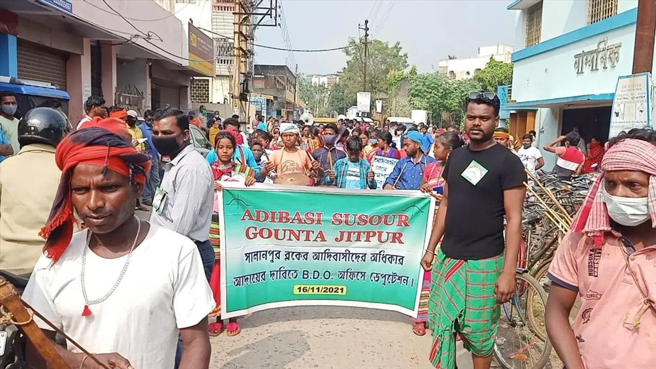 সালানপুর ব্লকের আদিবাসী সম্প্রদায়ের তরফে বিডিওকে ডেপুটেশন