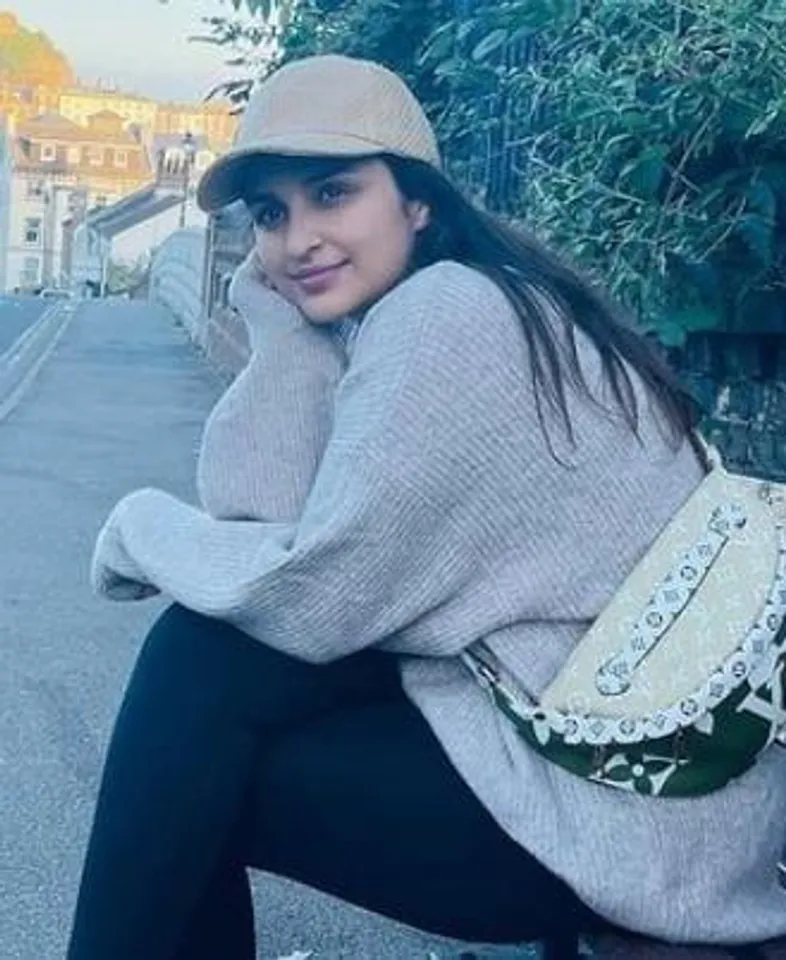 মরুভূমিতে আটকে পরিণীতি চোপড়া, ছবি ভাইরাল