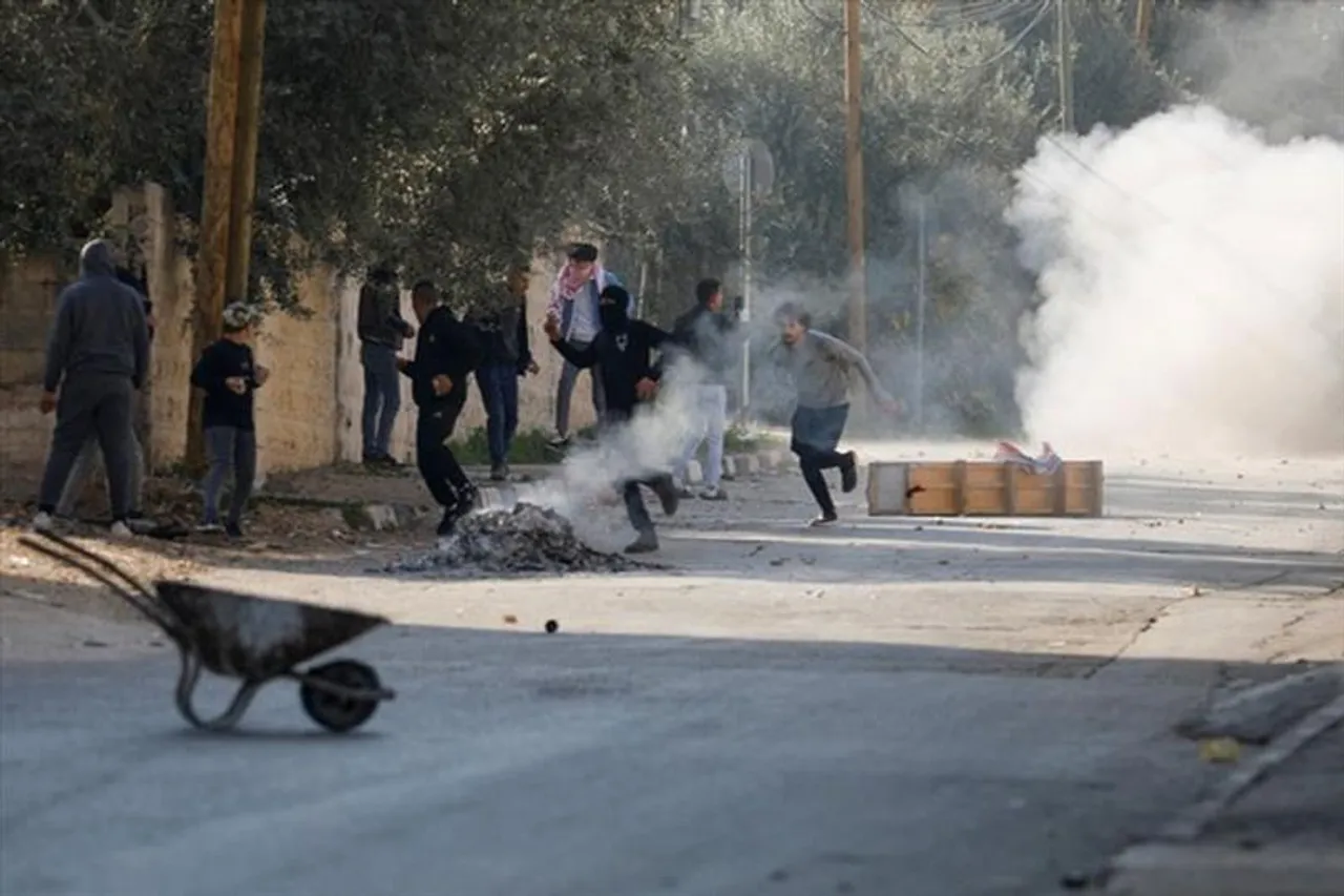 সন্ত্রাস, আতঙ্ক! বাড়ছে নিহতের সংখ্যা