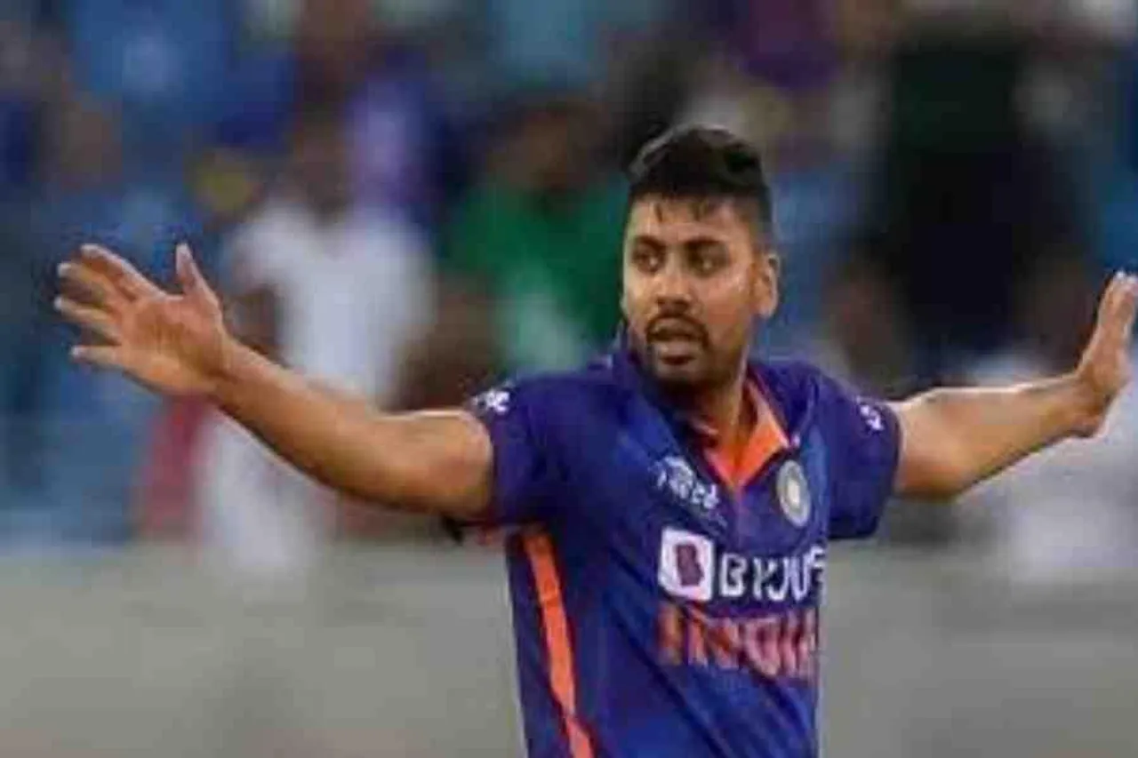 এশিয়া কাপ থেকে ছিটকে গেলেন আবেশ খান