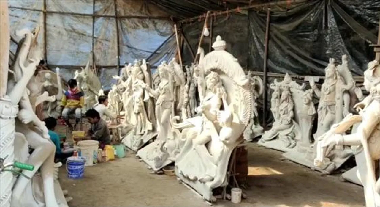 সরস্বতী পুজোর আগে কপালে চিন্তার ভাঁজ কুমোরটুলিতে