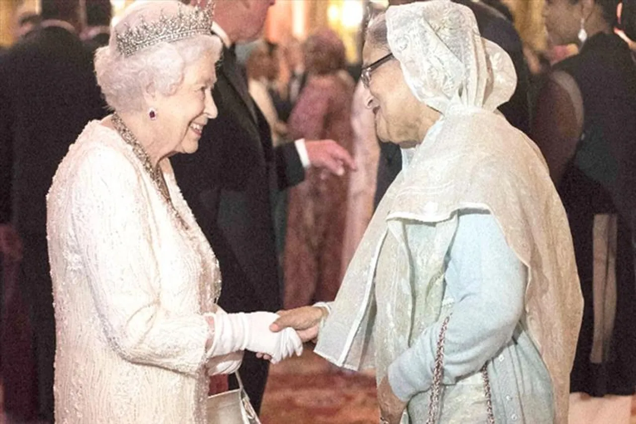 রানি এলিজাবেথের শেষকৃত্যে যোগ দিতে লন্ডনের উদ্দেশ্যে উড়ে গেলেন প্রধানমন্ত্রী