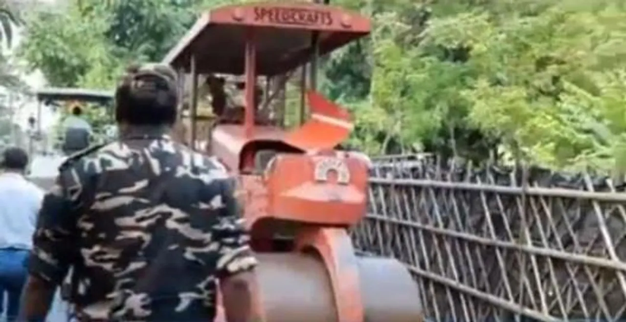 নিম্নমানের কাজের অভিযোগ তুলে পাকা রাস্তা নির্মাণের কাজ আটক গ্রামবাসীদের