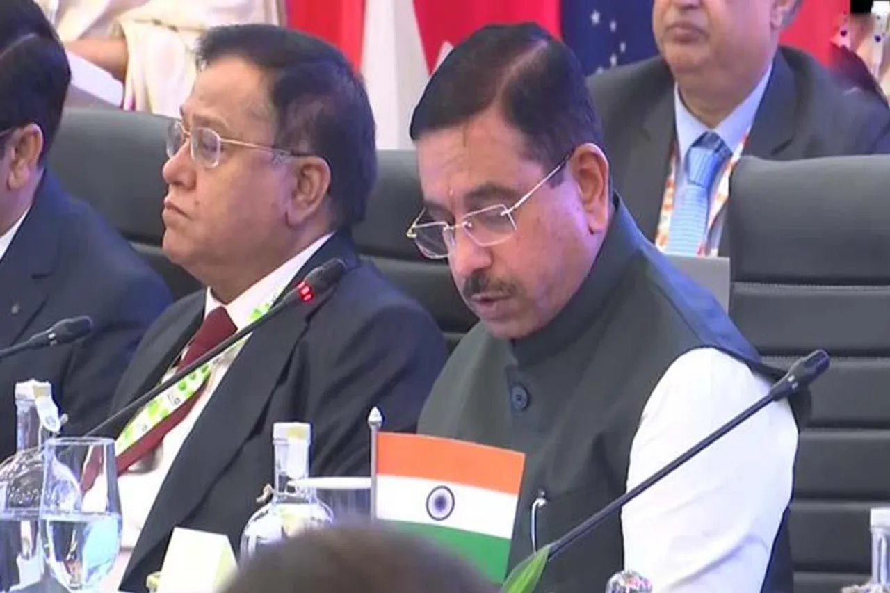 জলবায়ুর পরিবর্তন নিয়ে বিশেষ মন্তব্য করলেন কেন্দ্রীয় মন্ত্রী