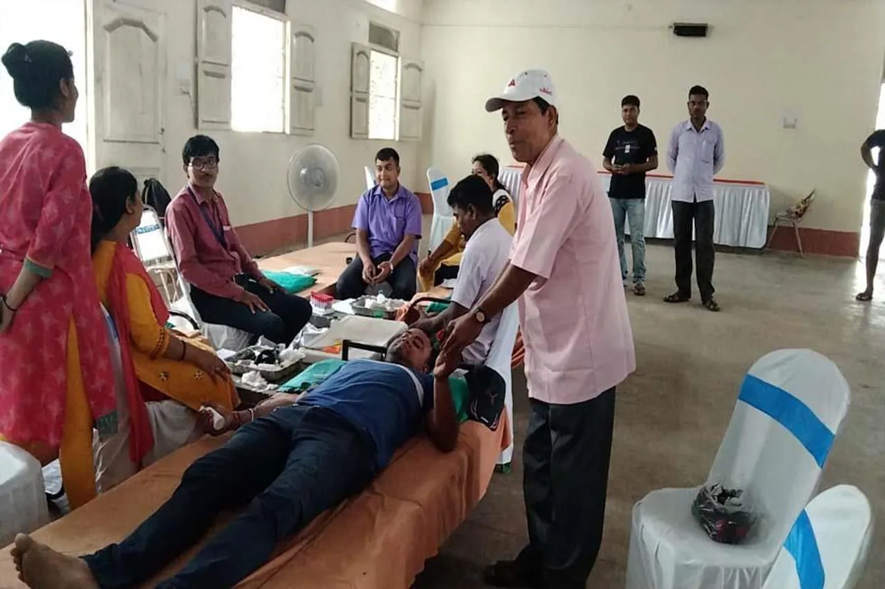 ডেবরায় সেচ্ছায় রক্তদান শিবিরের আয়োজন করা হল