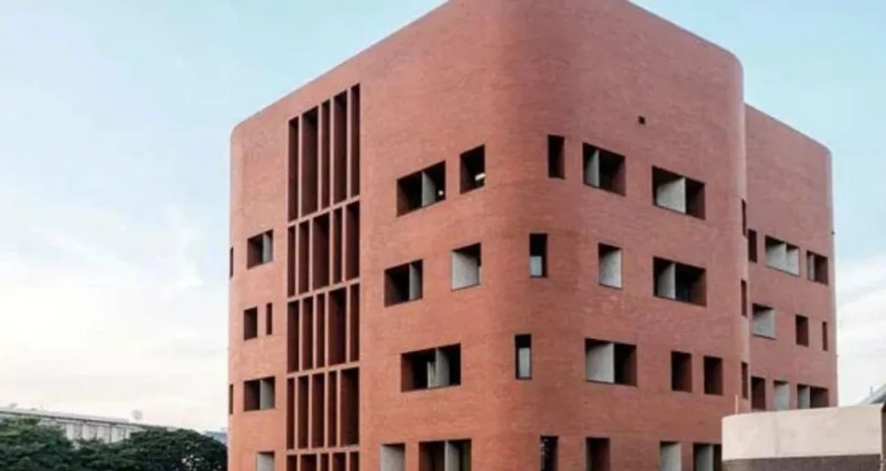 ব্যাংককের দূতাবাসে হইচই!