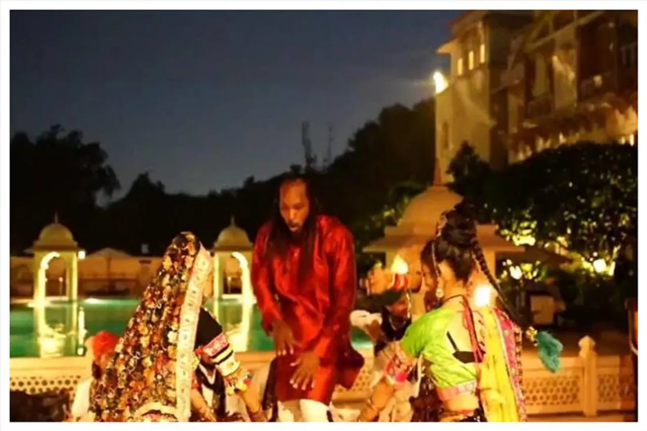 গরবা নাচলেন ক্রিস গেইল এবং বীরেন্দ্র শেহবাগ