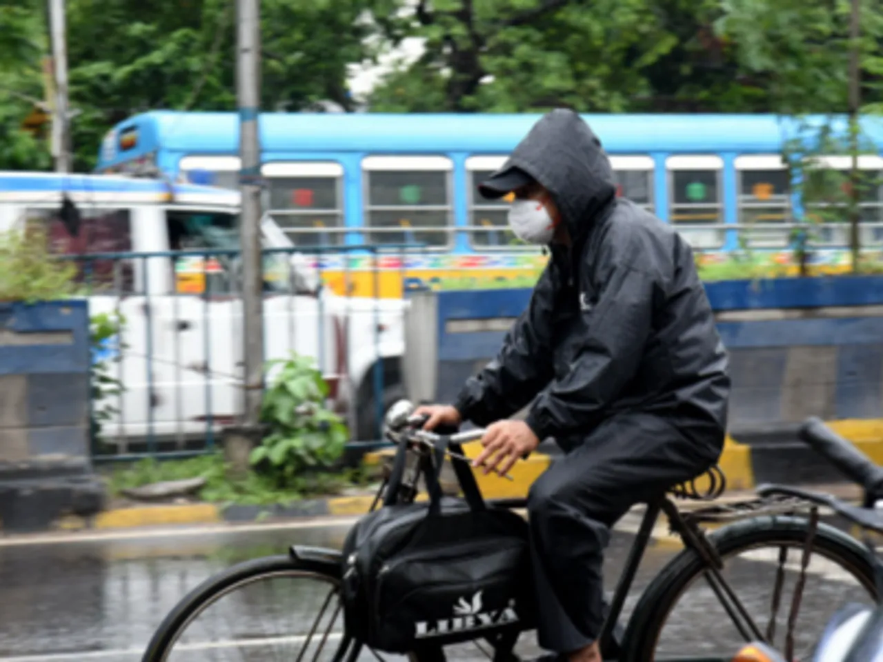 বৃষ্টিতে ভিজল তিলোত্তমা