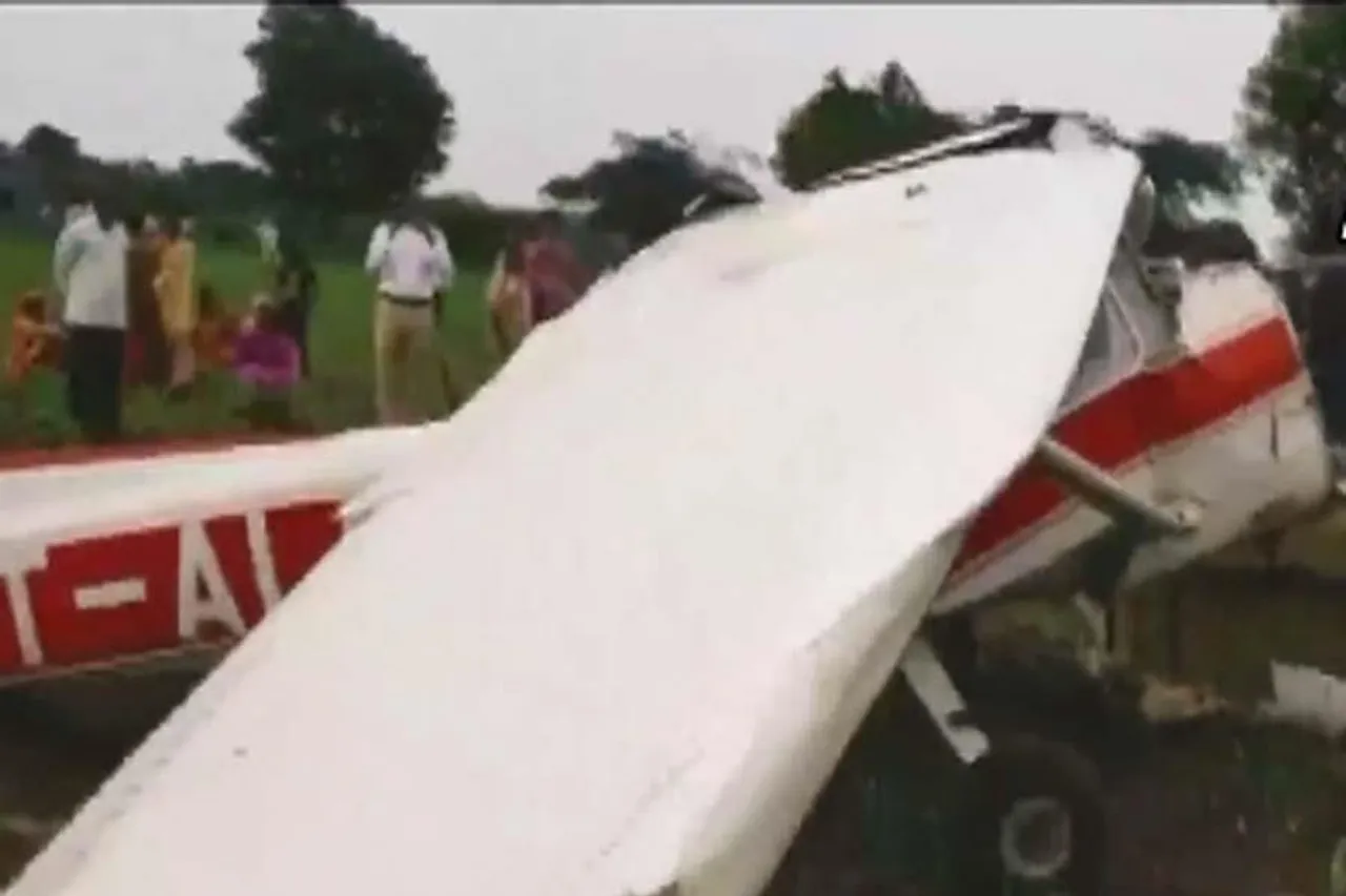 পুনেতে ভেঙে পড়ল বিমান