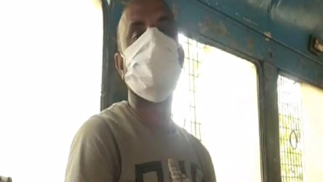 আগ্নেয়াস্ত্র সমেত গ্রেফতার ৩