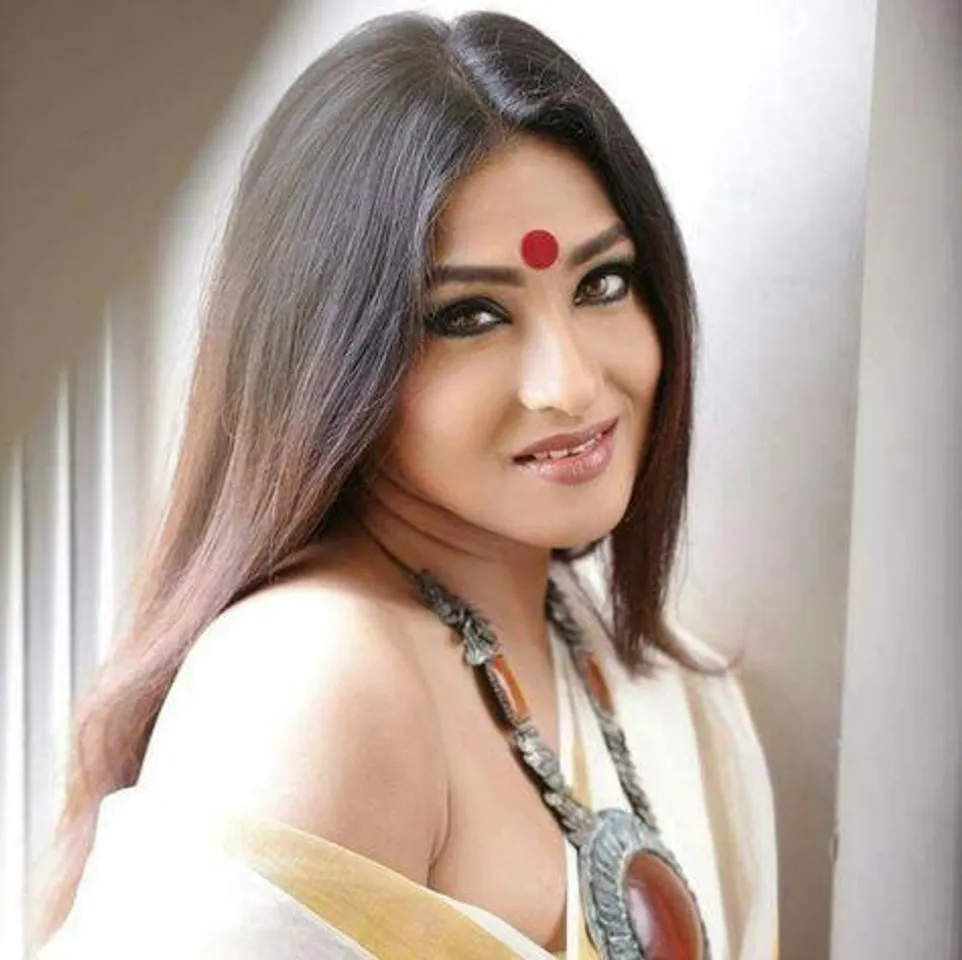 বিমানে উঠতে দেওয়া হলো না  ঋতুপর্ণা সেনগুপ্তকে