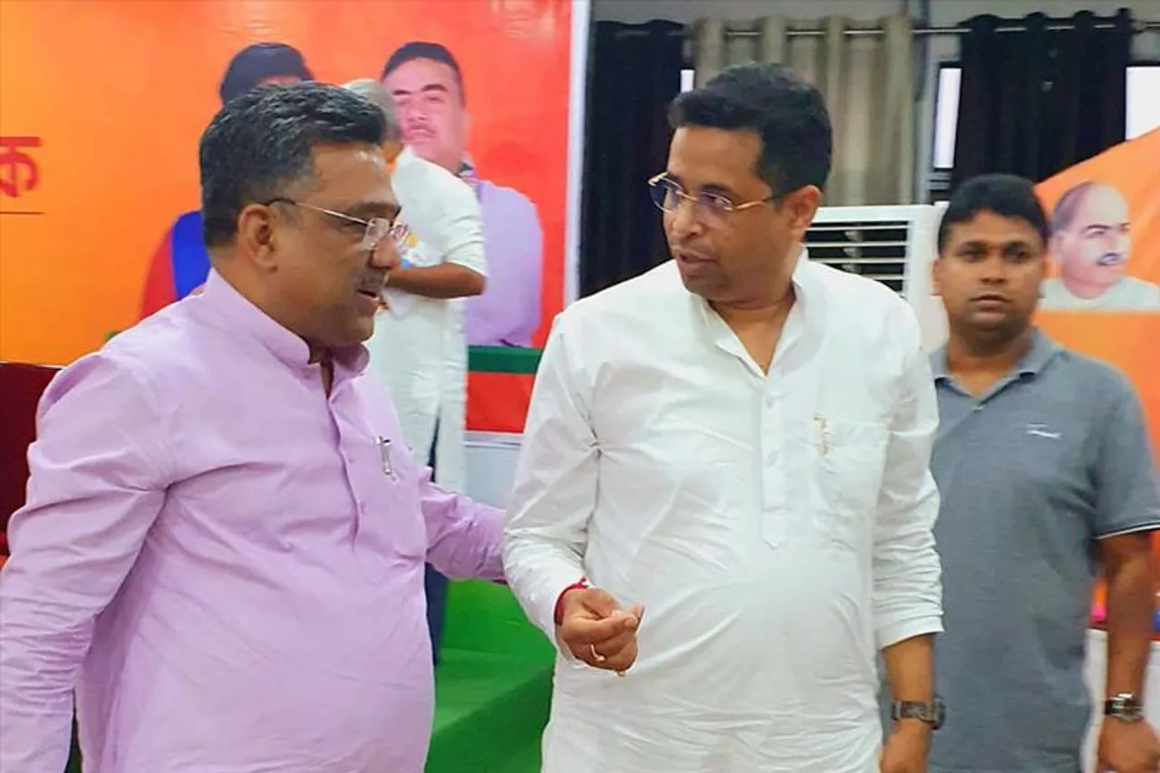 ইস্তফা দিয়েই ইঙ্গিতপূর্ণ ফেসবুক পোস্ট সৌমিত্র খাঁ-এর