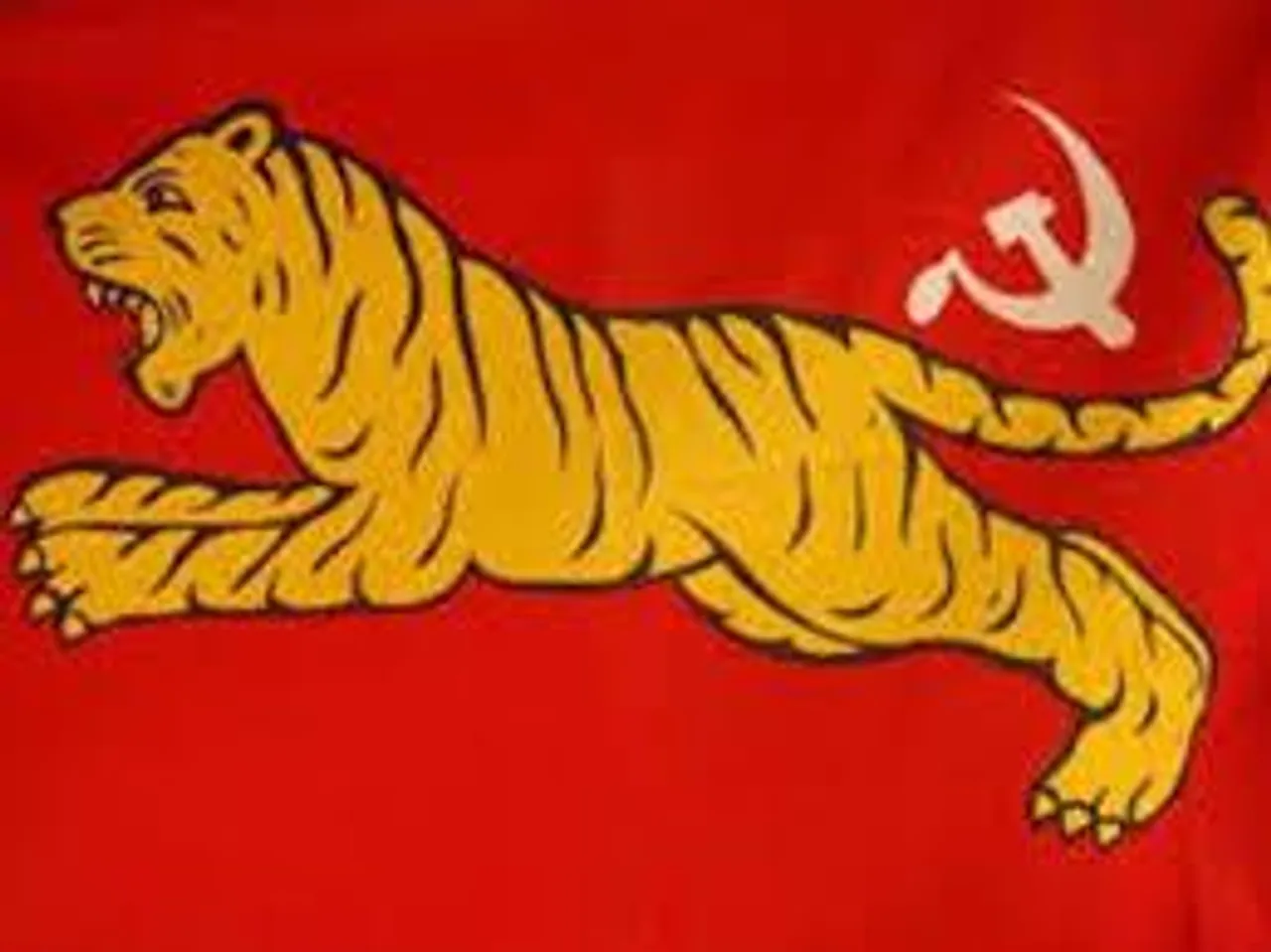 তৃণমূলের ক্যাম্পে বসে পান খেলেন বামকর্মী