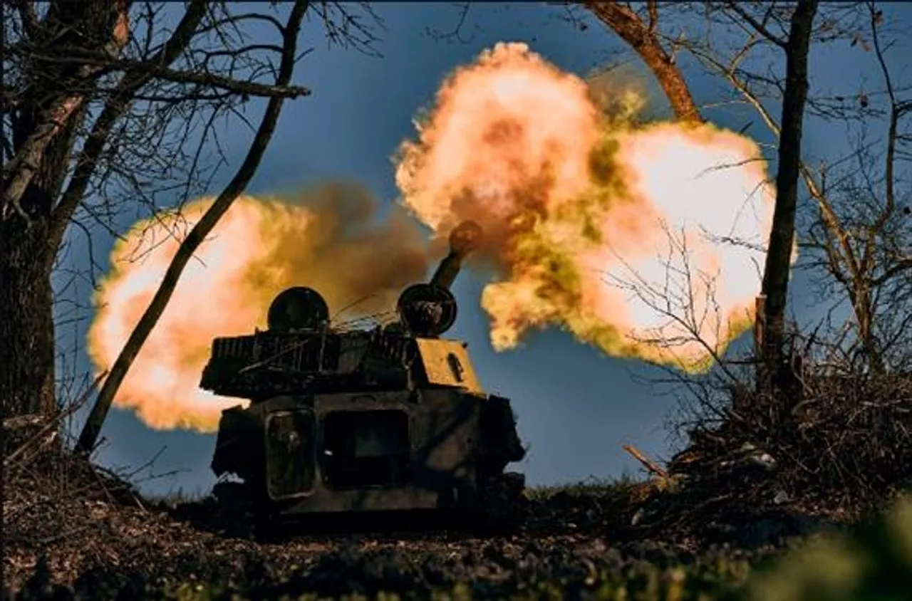 ইউক্রেনকে দেওয়া আর্টিলারি রাশিয়ান আক্রমণকে প্রতিহত করেছেঃ জেলেনস্কি