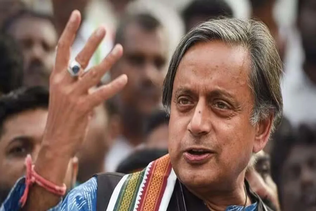 গোরক্ষা থেকে বিলকিস বানো ইস্যুকে ঘিরে  কংগ্রেসেরই অস্বস্তি বাড়ালেন শশী থারুর