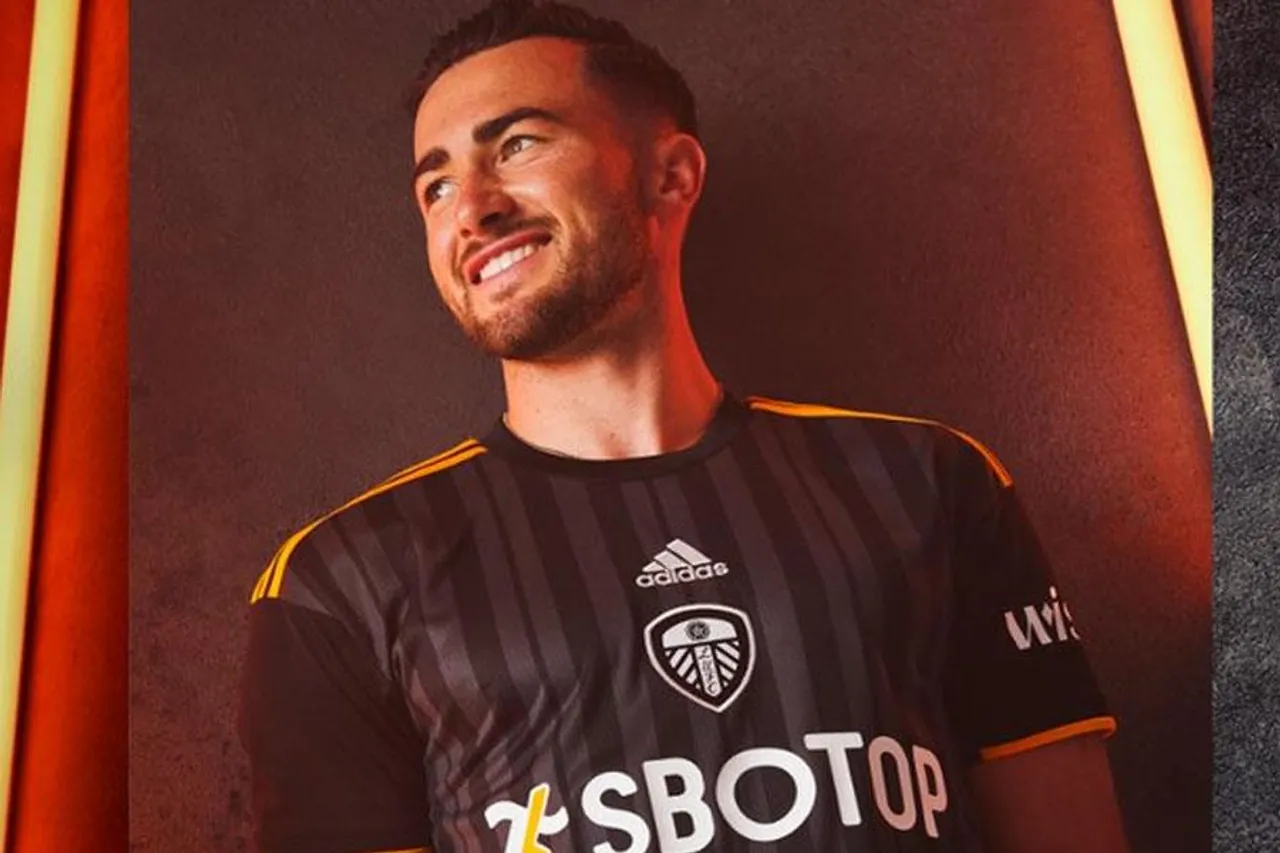 মরসুমের তৃতীয় কিট প্রকাশ করল লীডস