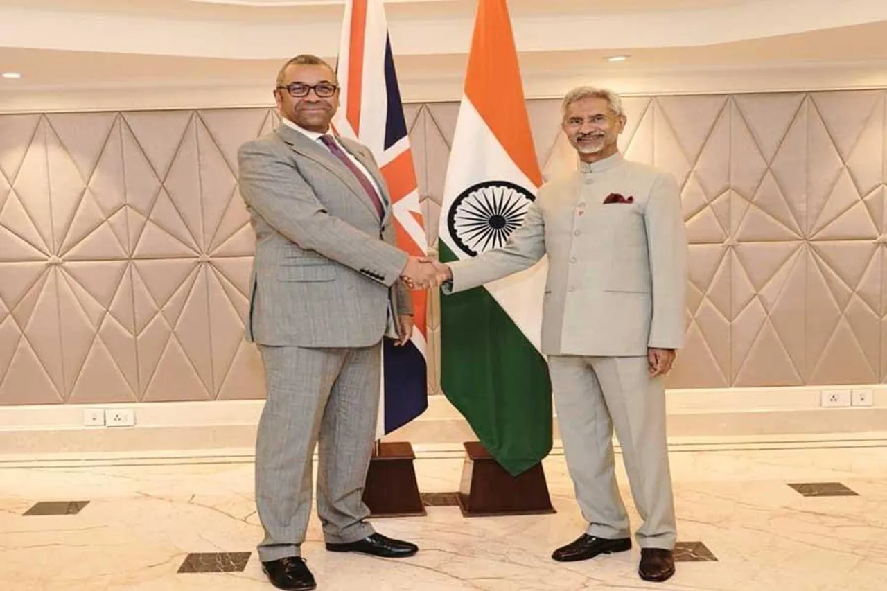 ব্রিটিশ প্রতিপক্ষের সঙ্গে দেখা করলেন বিদেশমন্ত্রী