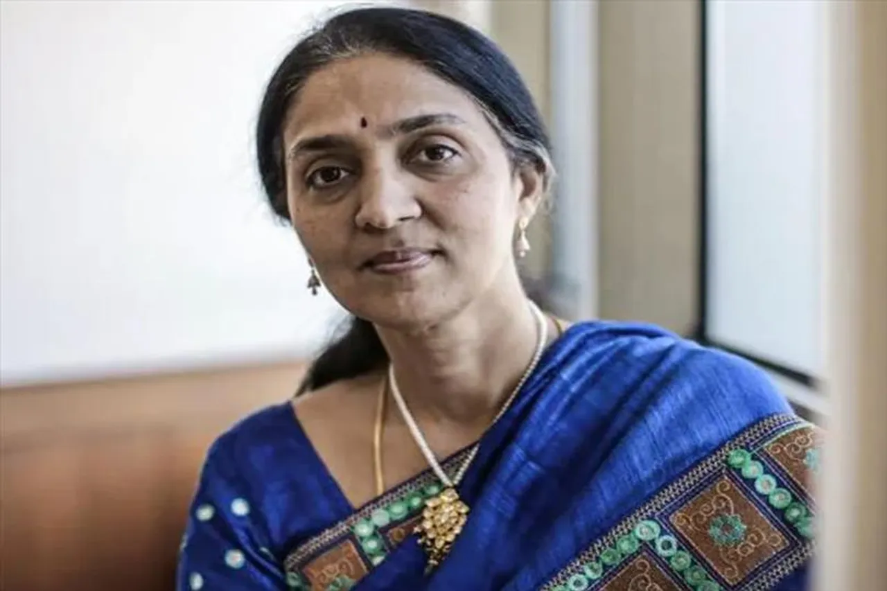 চিত্রা রামকৃষ্ণ সুব্রামানিয়ামকে ক্ষমতা অর্পণ করেছিলেন গোপনীয় তথ্য গোপন করার জন্য: সিবিআই