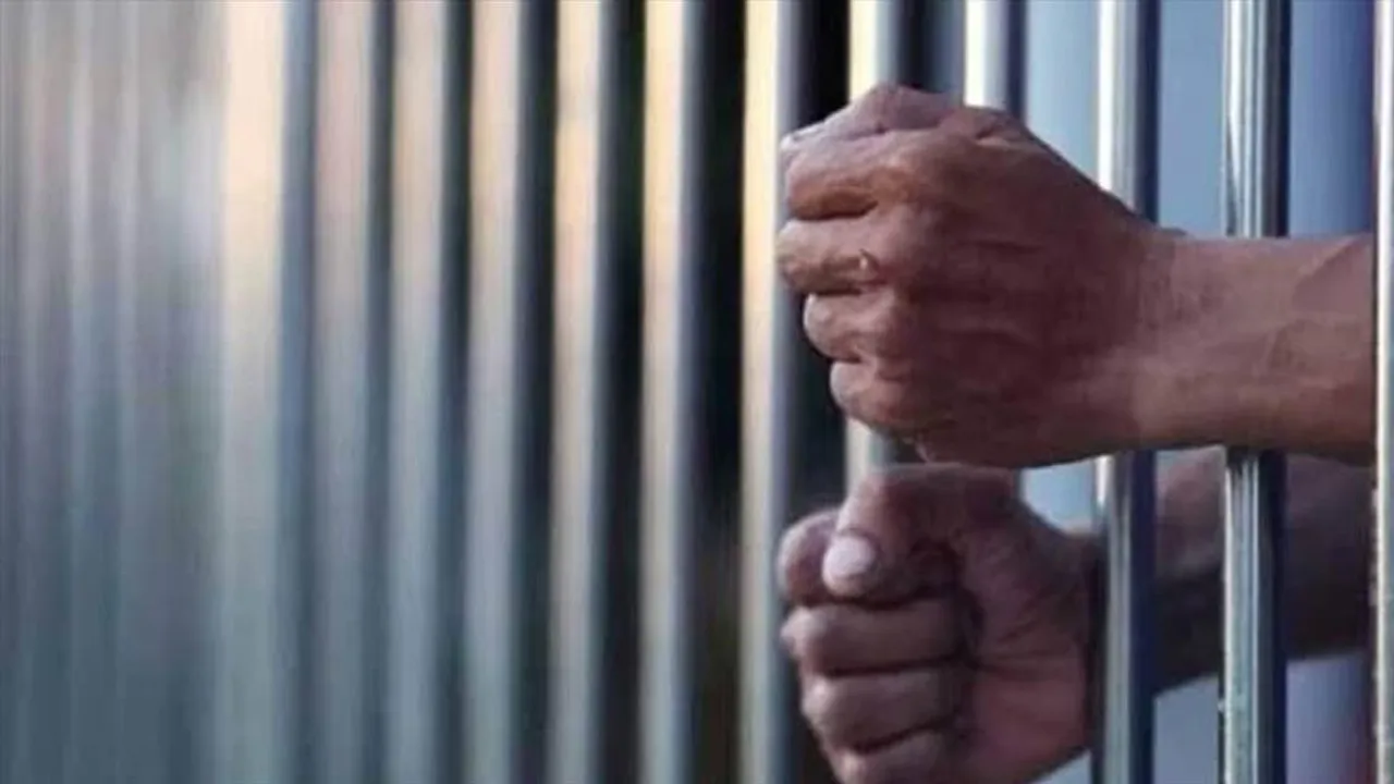 মহিলাদের উত্যক্ত করার অভিযোগে আটক তিন