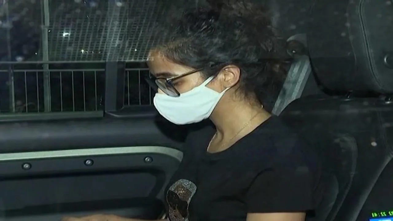 ব্যাঙ্কক যাওয়ার পথে বাধা অভিষেকের শ্যালিকাকে