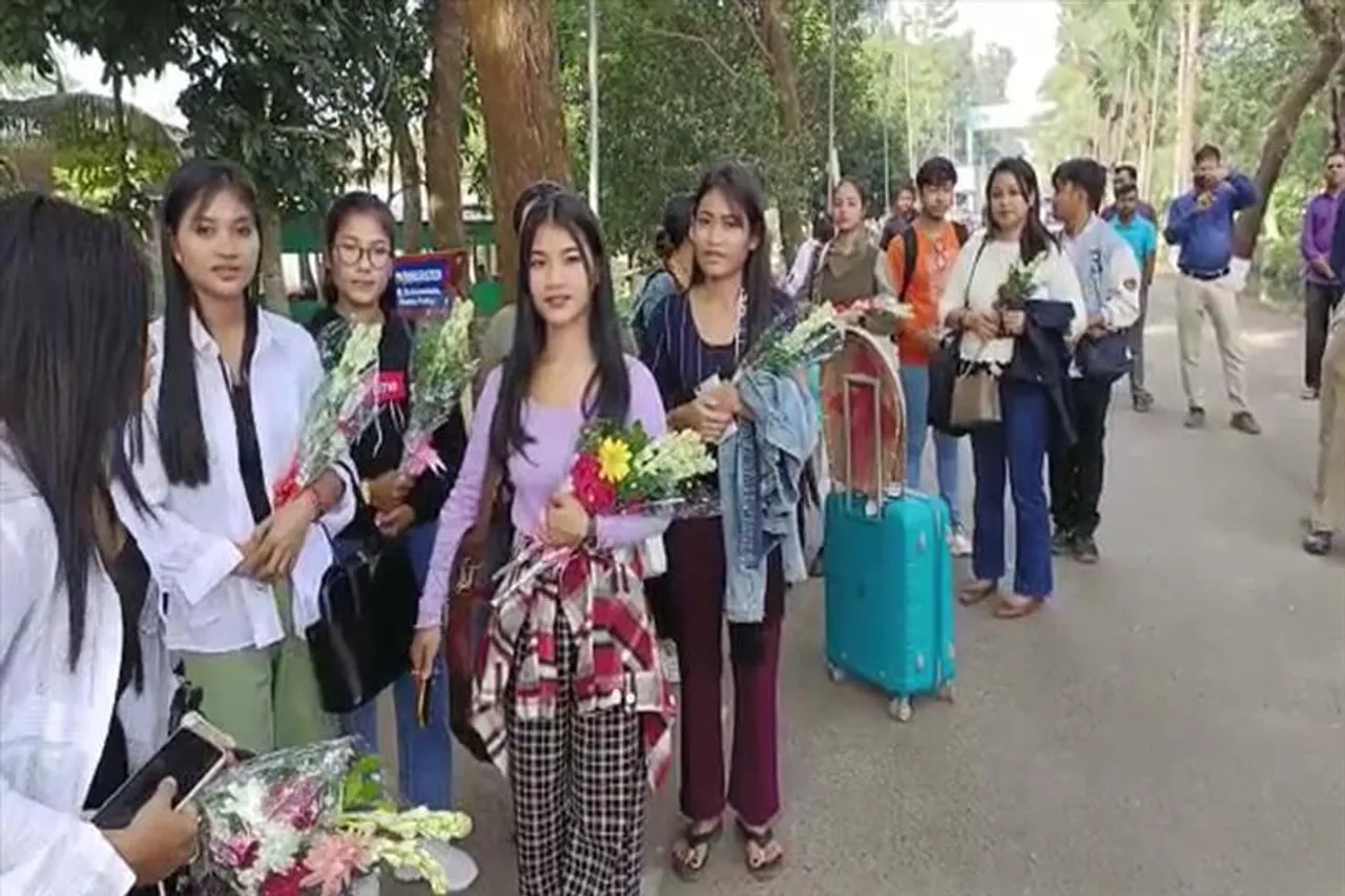 বাংলাদেশে হাজির ভারতের ৩৫ বিধায়ক সহ ৬২ জন