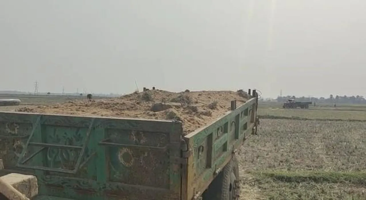 কাঁকসার রক্ষিতপুরে অবাধে লুট হচ্ছে বালি