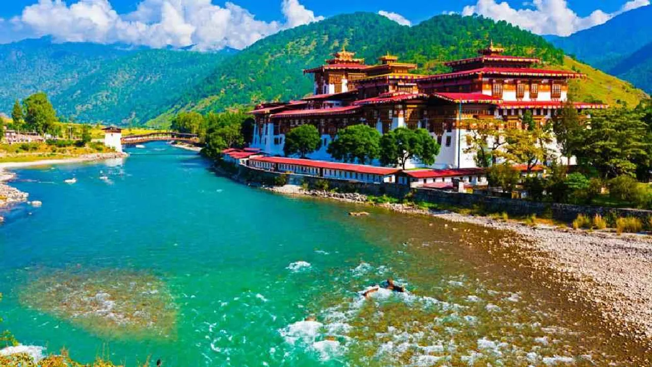 ভুটানে প্রবেশে পথচারীদেরও দিতে হবে কর