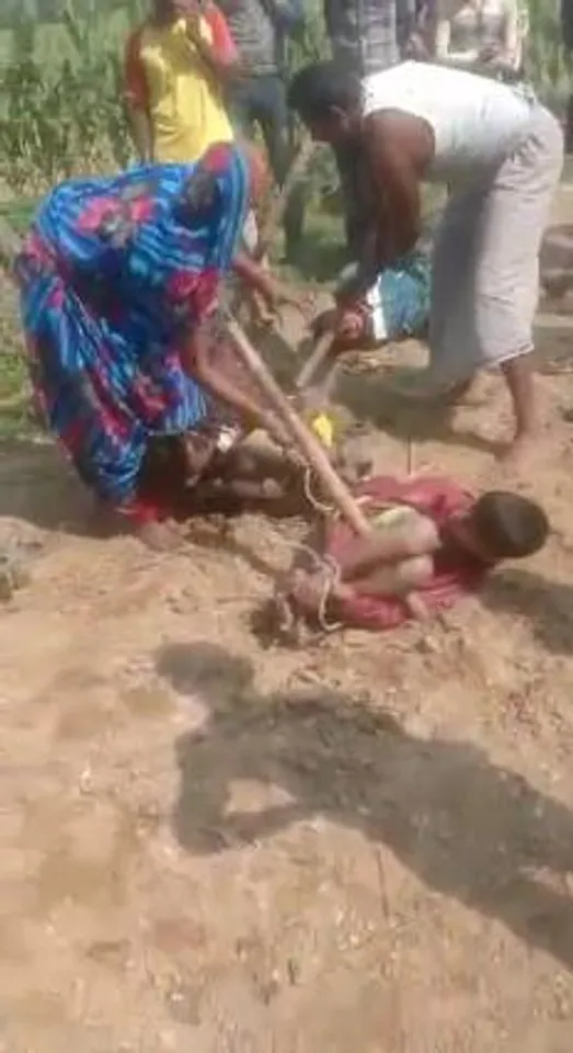 চুরির অপরাধে শিশুদের দড়িতে বেঁধে নির্মমভাবে প্রহার!