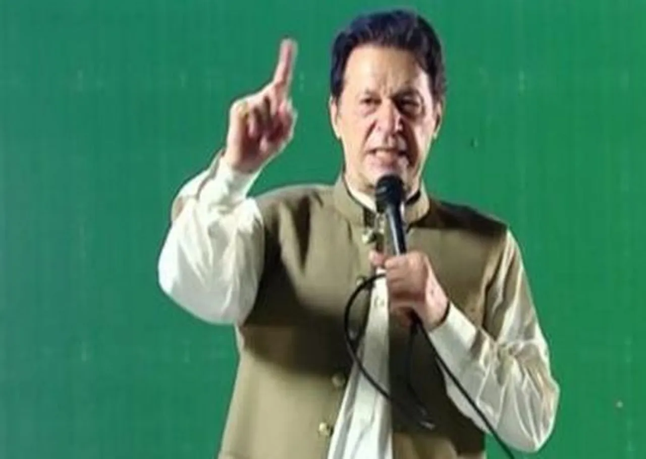 আগাম নির্বাচনের দাবিতে  লংমার্চ শুরু করেছে ইমরান খানের পিটিআই