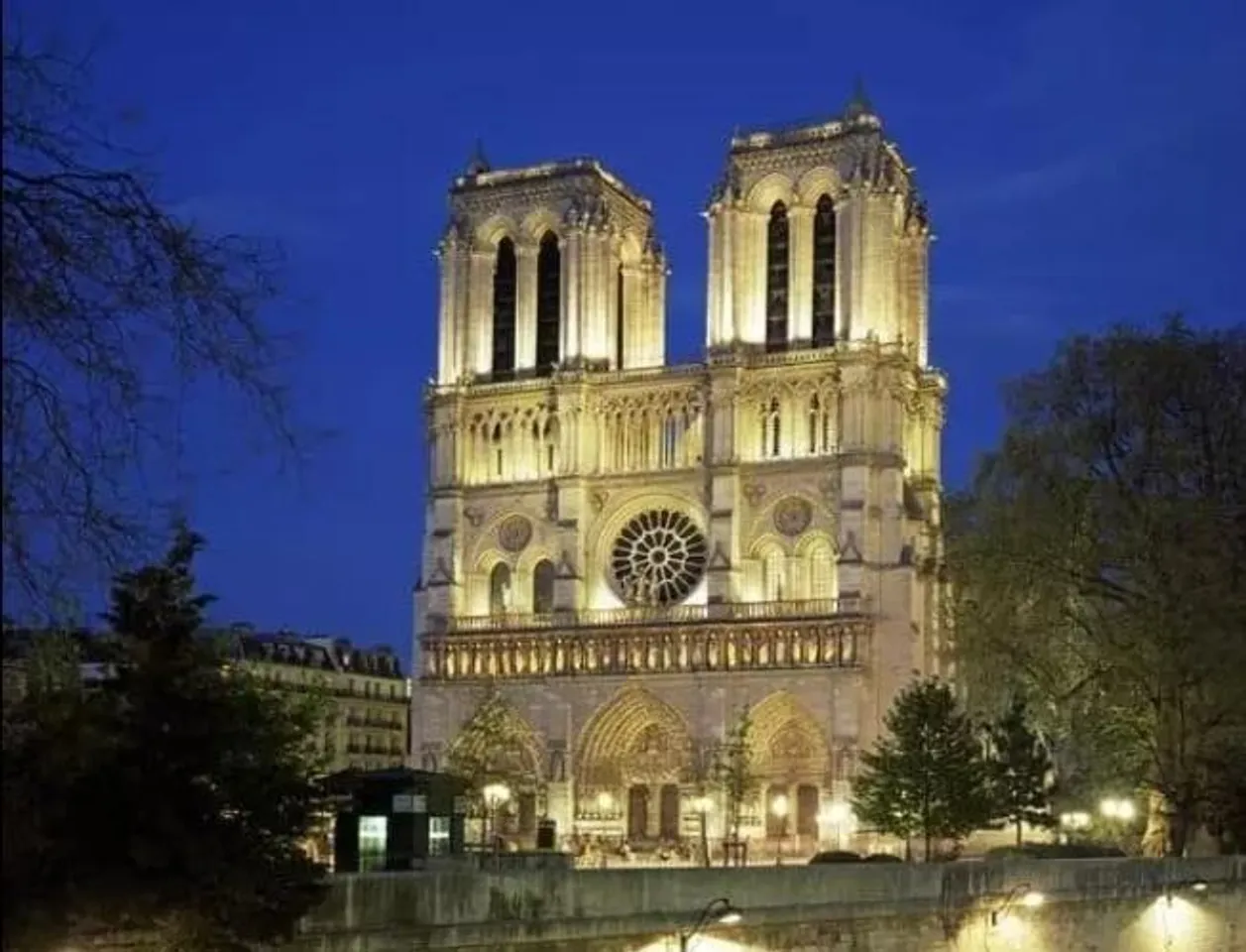 পাবলিক টয়লেটে আমেরিকান পর্যটকের ধর্ষণ