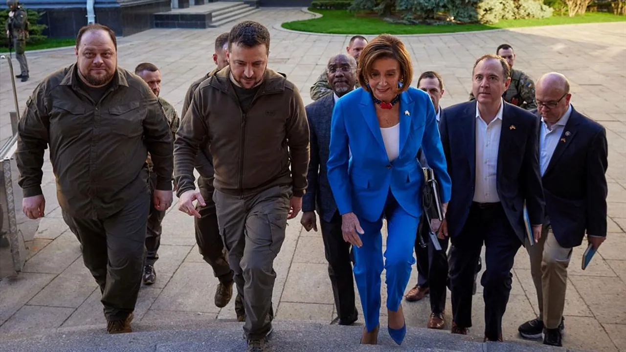 জেলেনস্কির সঙ্গে দেখা করে কী বললেন পেলোসি?