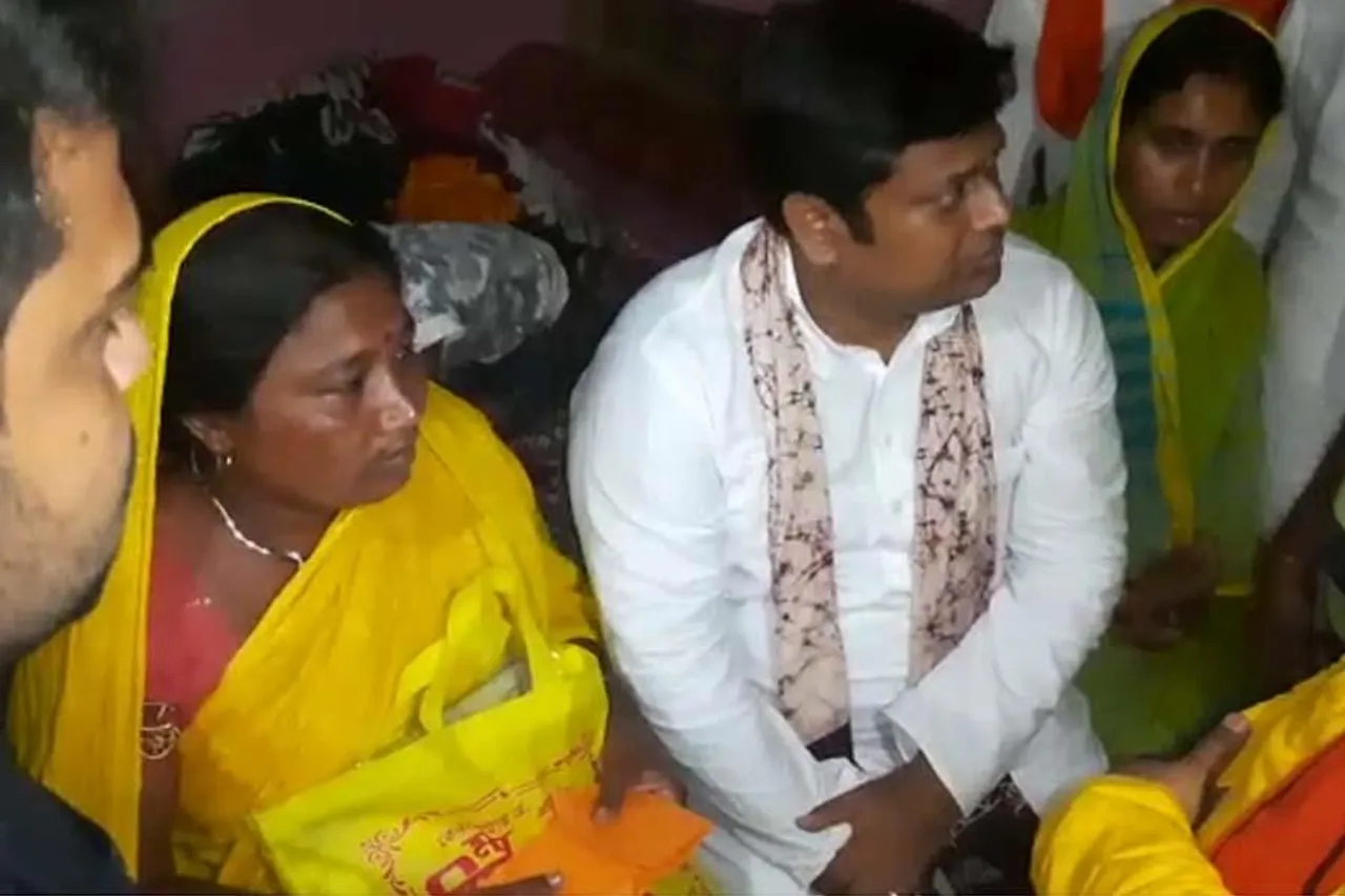 আত্মঘাতী কৃষকের পরিবারের পাশে সুকান্ত মজুমদার