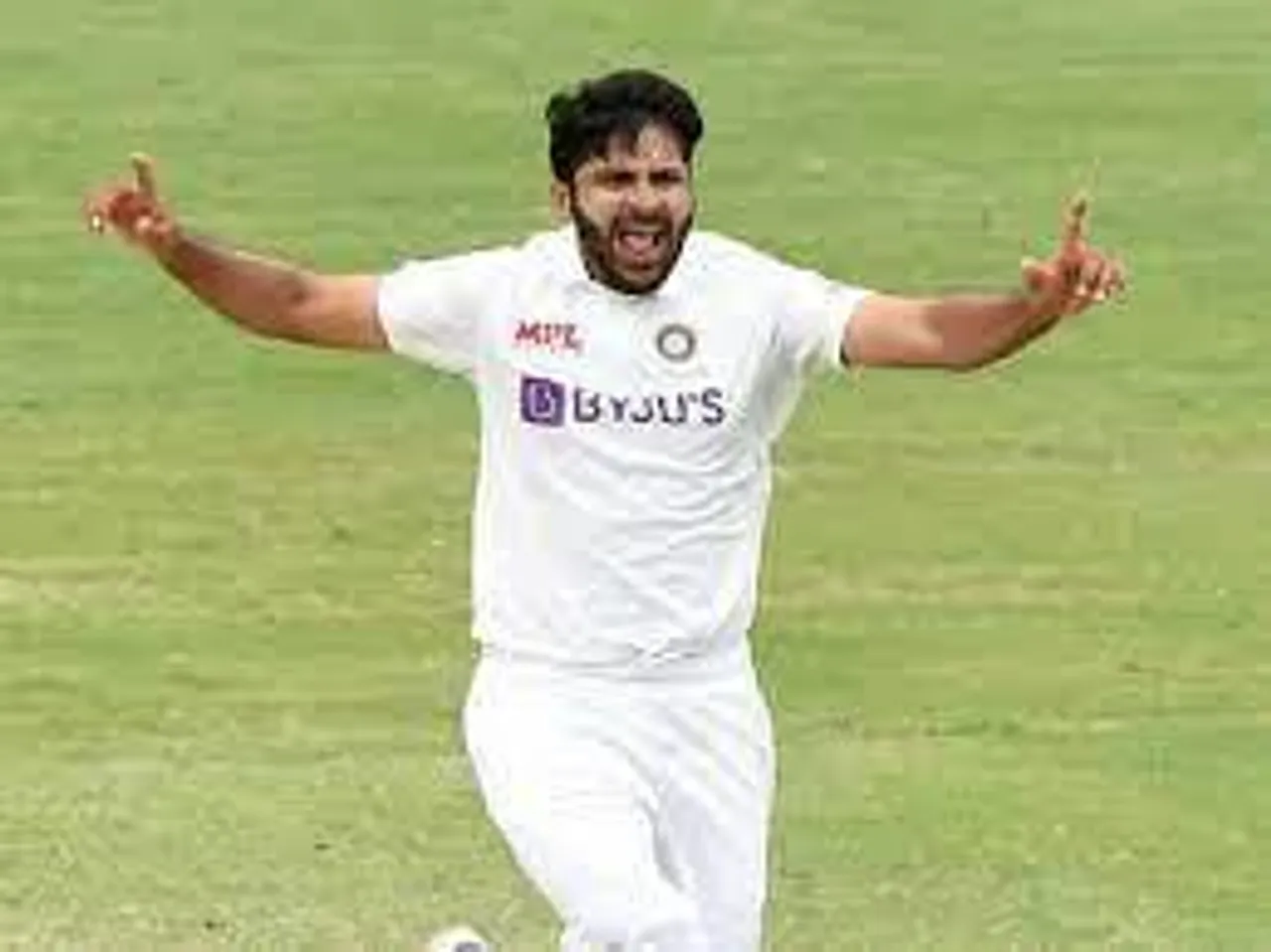 তৃতীয় উইকেট নিলেন ঠাকুর