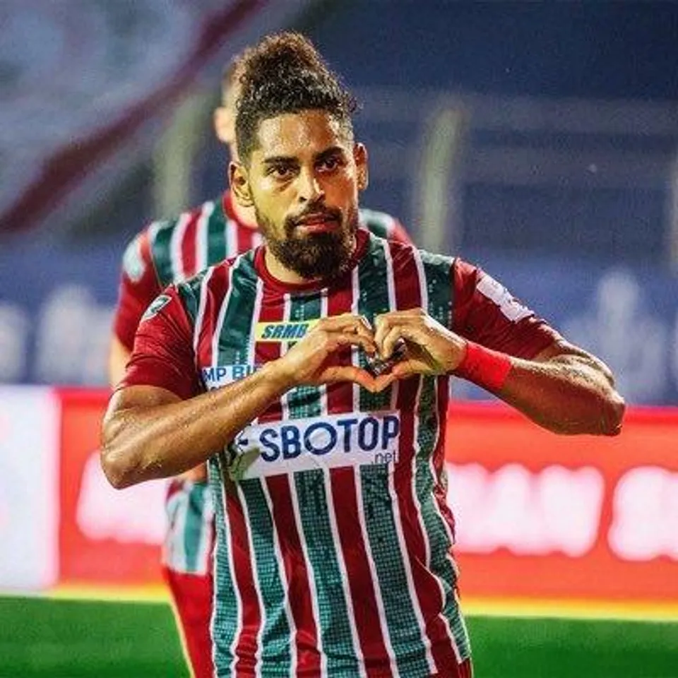 নতুন পালক কৃষ্ণের মুকুটে