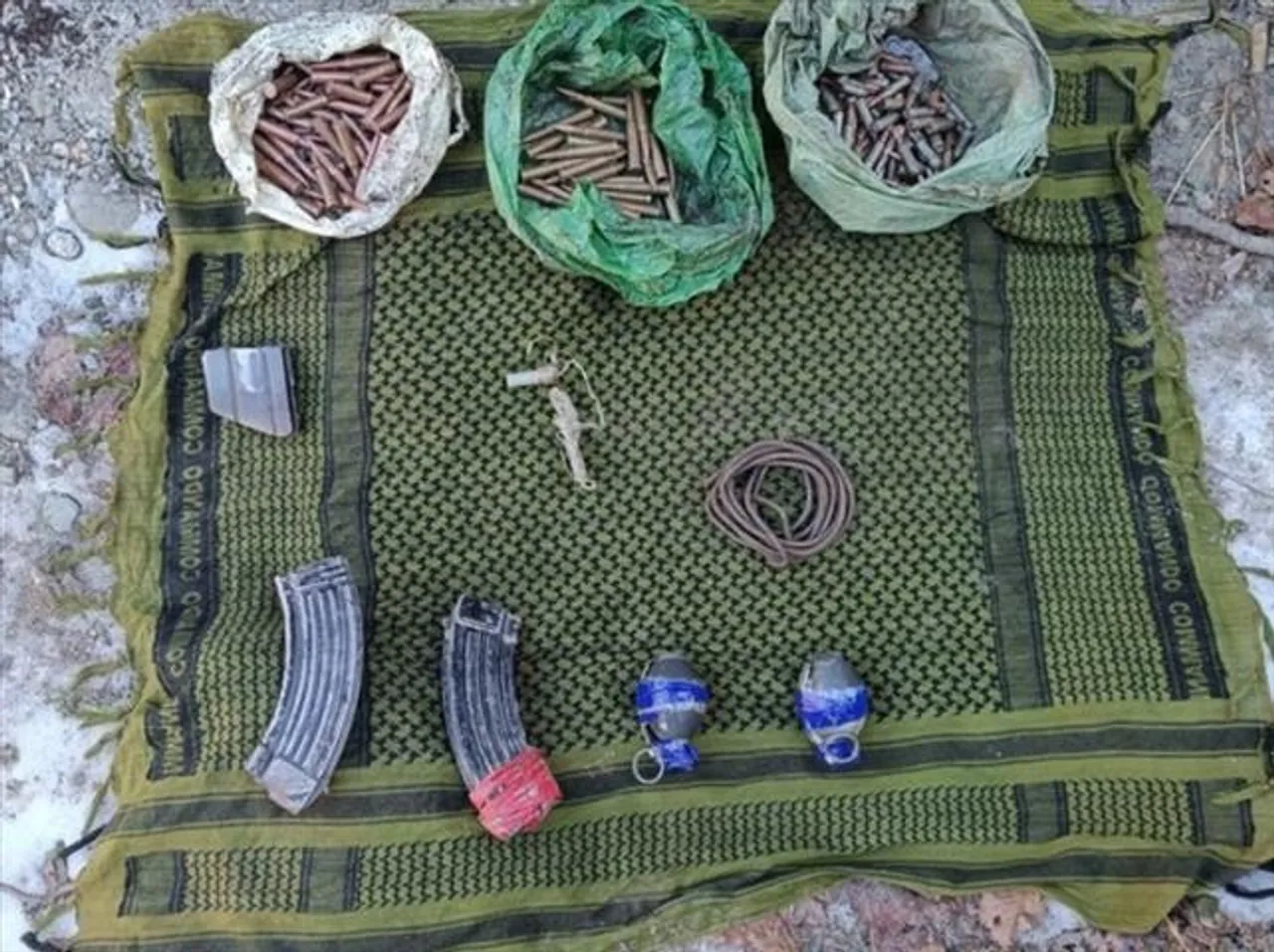 জম্মু ও কাশ্মীরে বিপুল পরিমাণ অস্ত্র, গোলাবারুদ উদ্ধার করল সেনাবাহিনী