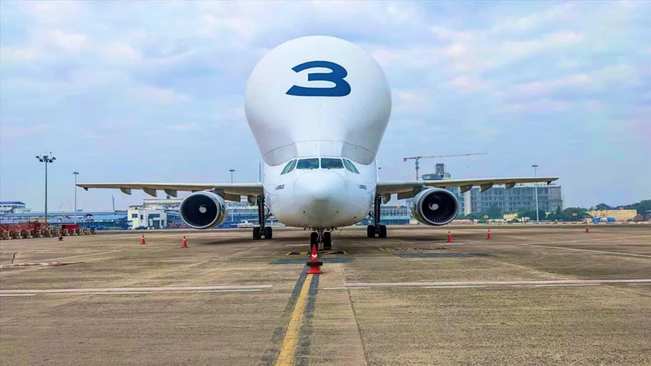 কলকাতা বিমানবন্দরে 'তিমি' সাদৃশ এয়ারবাস বেলুগা