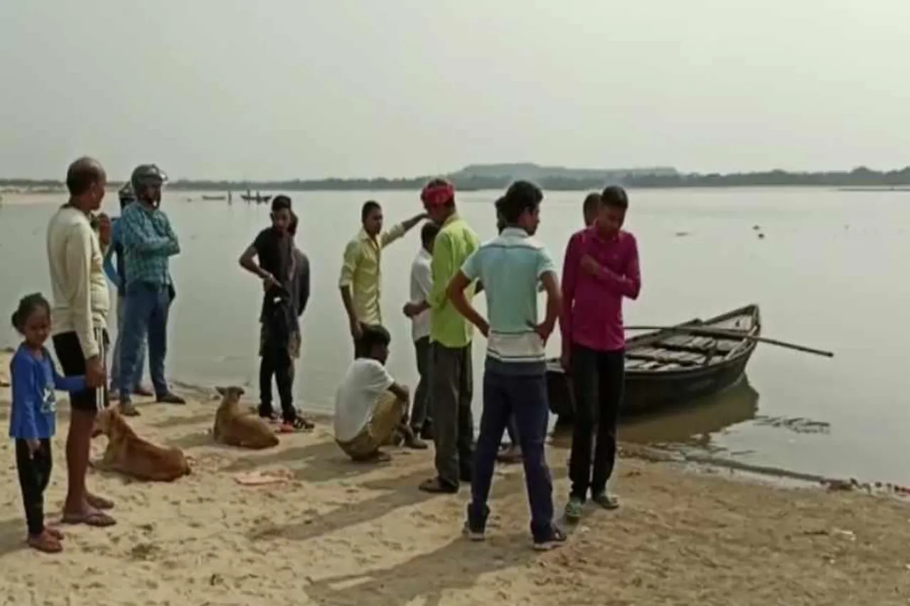 বন্ধুদের সঙ্গে দামোদরে স্নান করতে নেমে তলিয়ে গেল এক যুবক