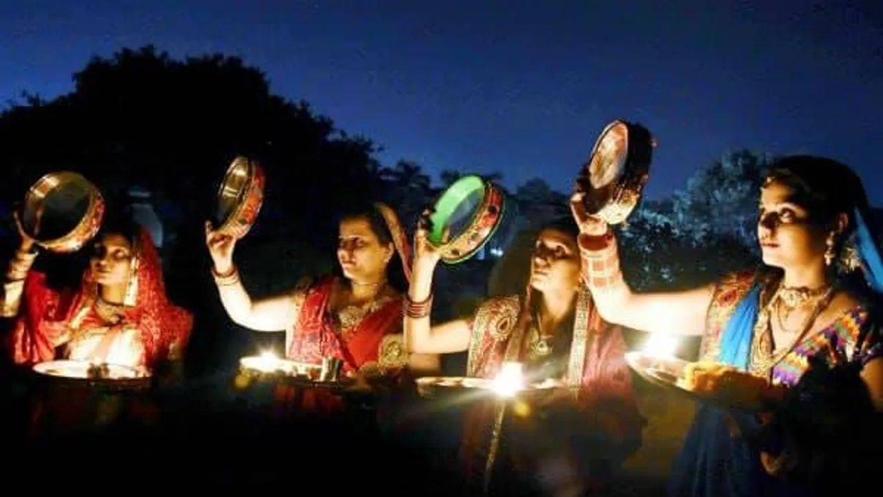 ভুল করেও করবা চৌথে এমন উপহার দেবেন না