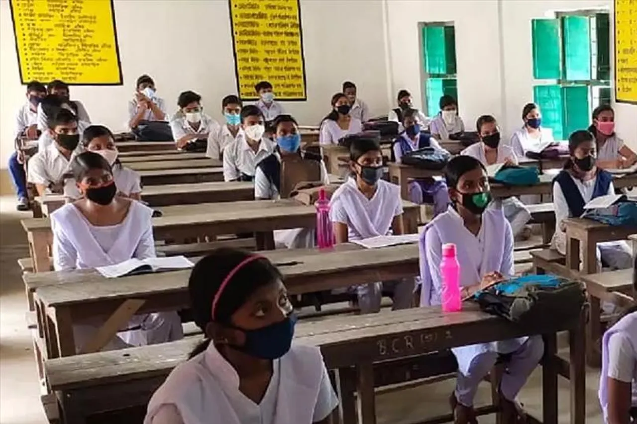 সরকারী নির্দেশিকা উপেক্ষা করে খুলল স্কুল