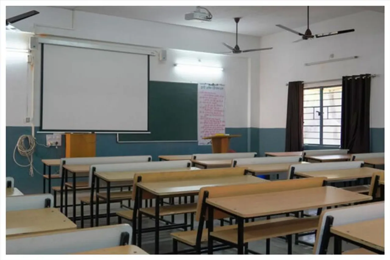 ১৮ ঘন্টা স্কুলে বন্দি ৭ বছরের শিশু